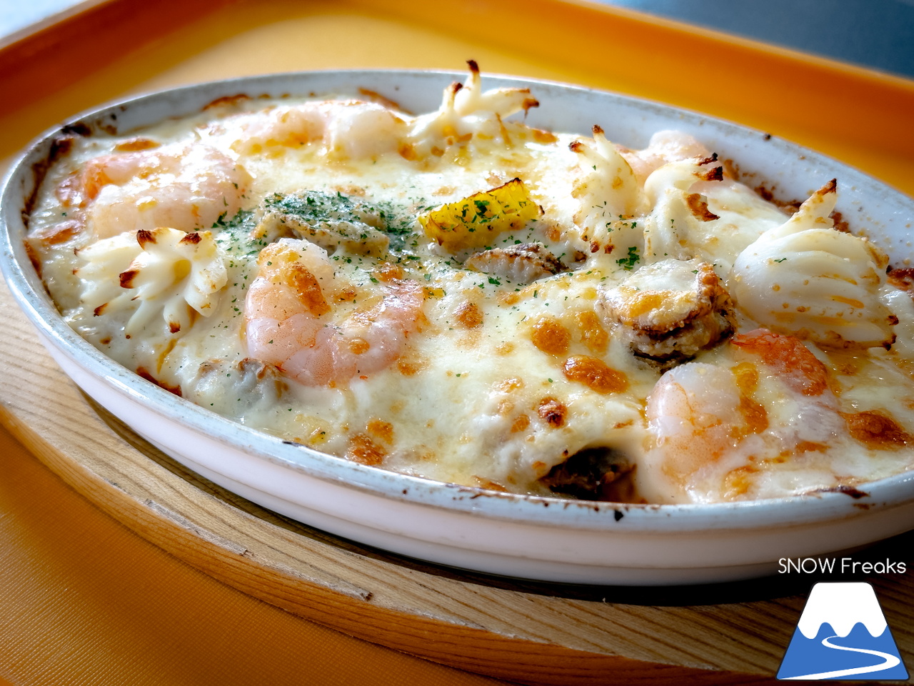 札幌国際スキー場｜さすが『KOKUSAI』！春シーズンも安泰の豊富な積雪で、まだまだ余裕で全面滑走可能です(^^)v